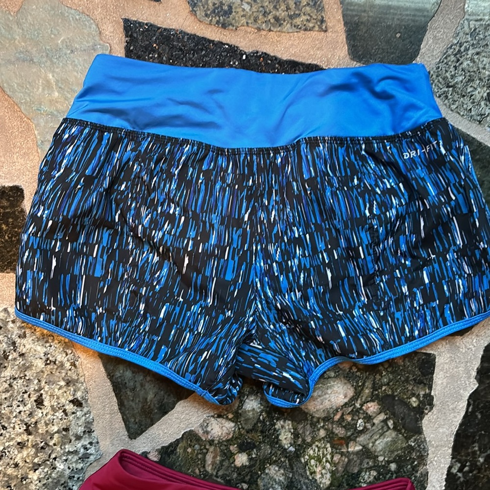 Nike Women's Screen Fuzz Printed Dry Crew Running Shorts 
Red and Blue pair. XS - Picture 7 of 7